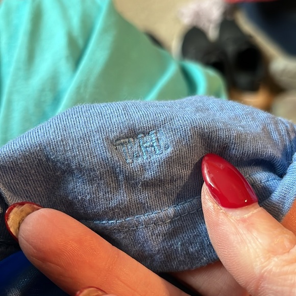 Tommy Hilfiger shades of blue top teal to periwinkle 60/40 cotton - Picture 6 of 6